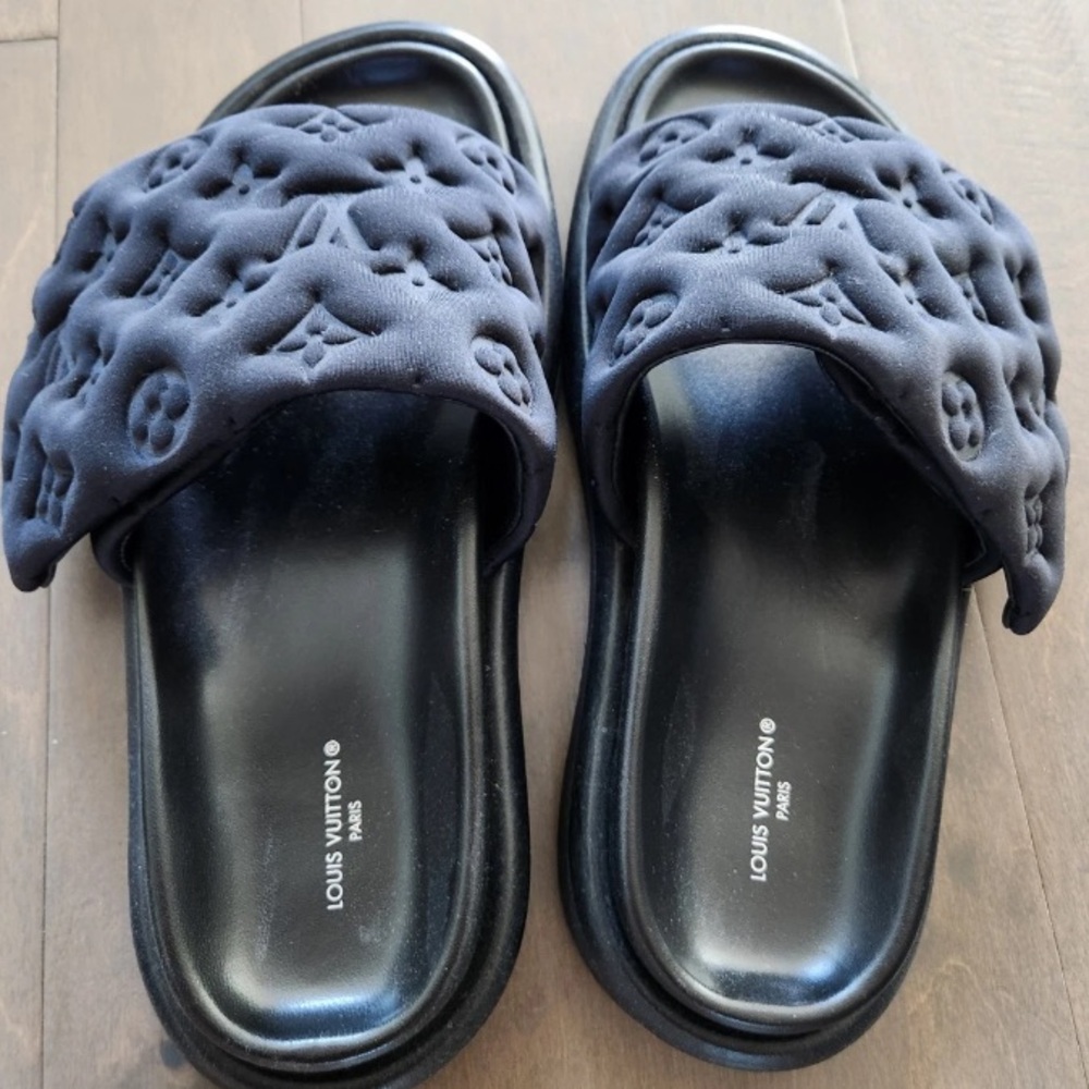 Louis Vuitton Black Leather Pool Pillow Comfort Slide size 39